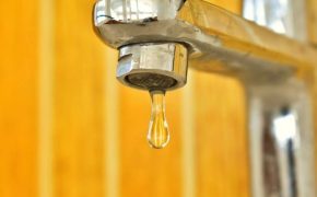 Crisis por falla con el agua causa controversia en Sevilla